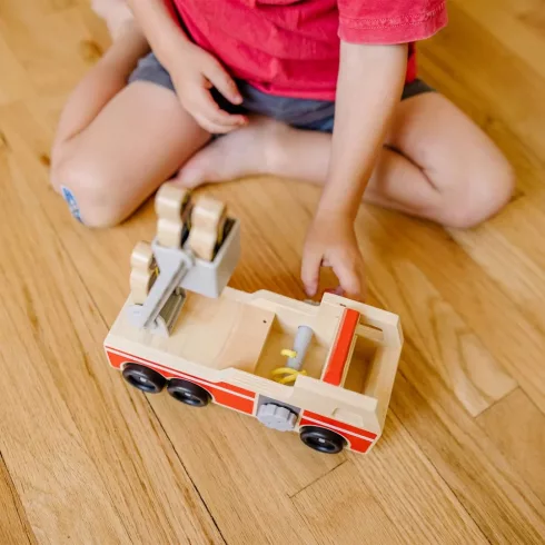 Melissa & Doug Fa járművek - Létrás tűzoltóautó