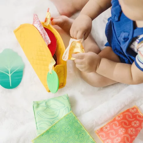 Melissa & Doug Zöldségek tacoban puha készséfejlesztő bébijáték