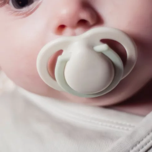 Tommee Tippee Newborn Újszülött szilikon cumi 0-2 hó 2 db - Szürke/Bézs