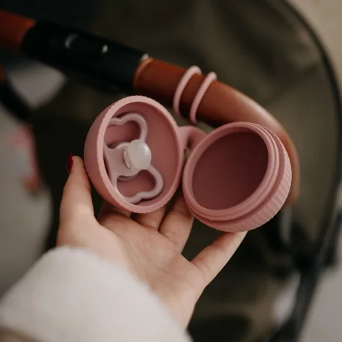 PETITE&MARS Szilikon cumitartó tok Intense Ochre 0m+