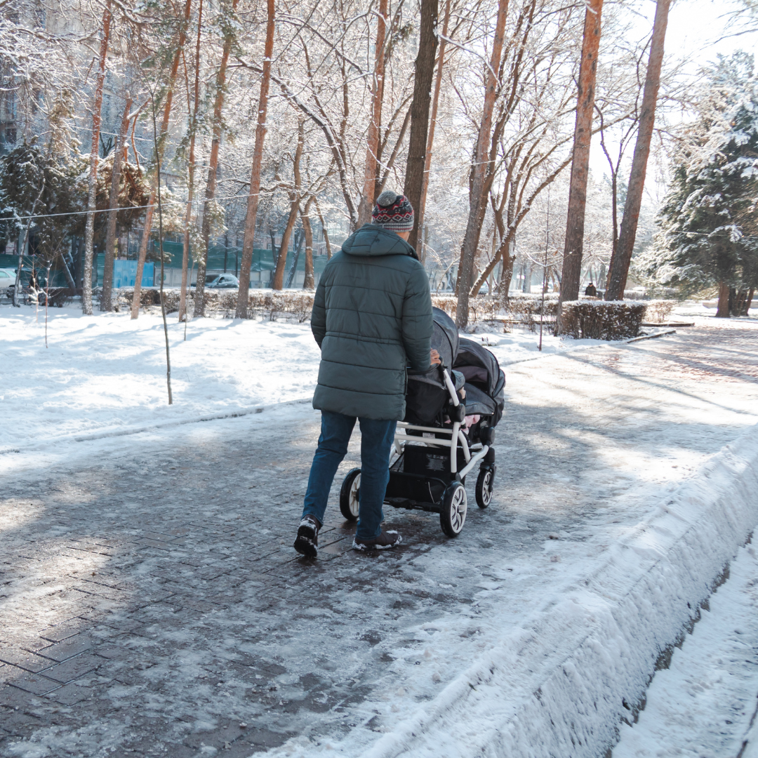 Babakocsi hóban és jégen – 9 gyors megoldás, hogy ne csússz el télen 